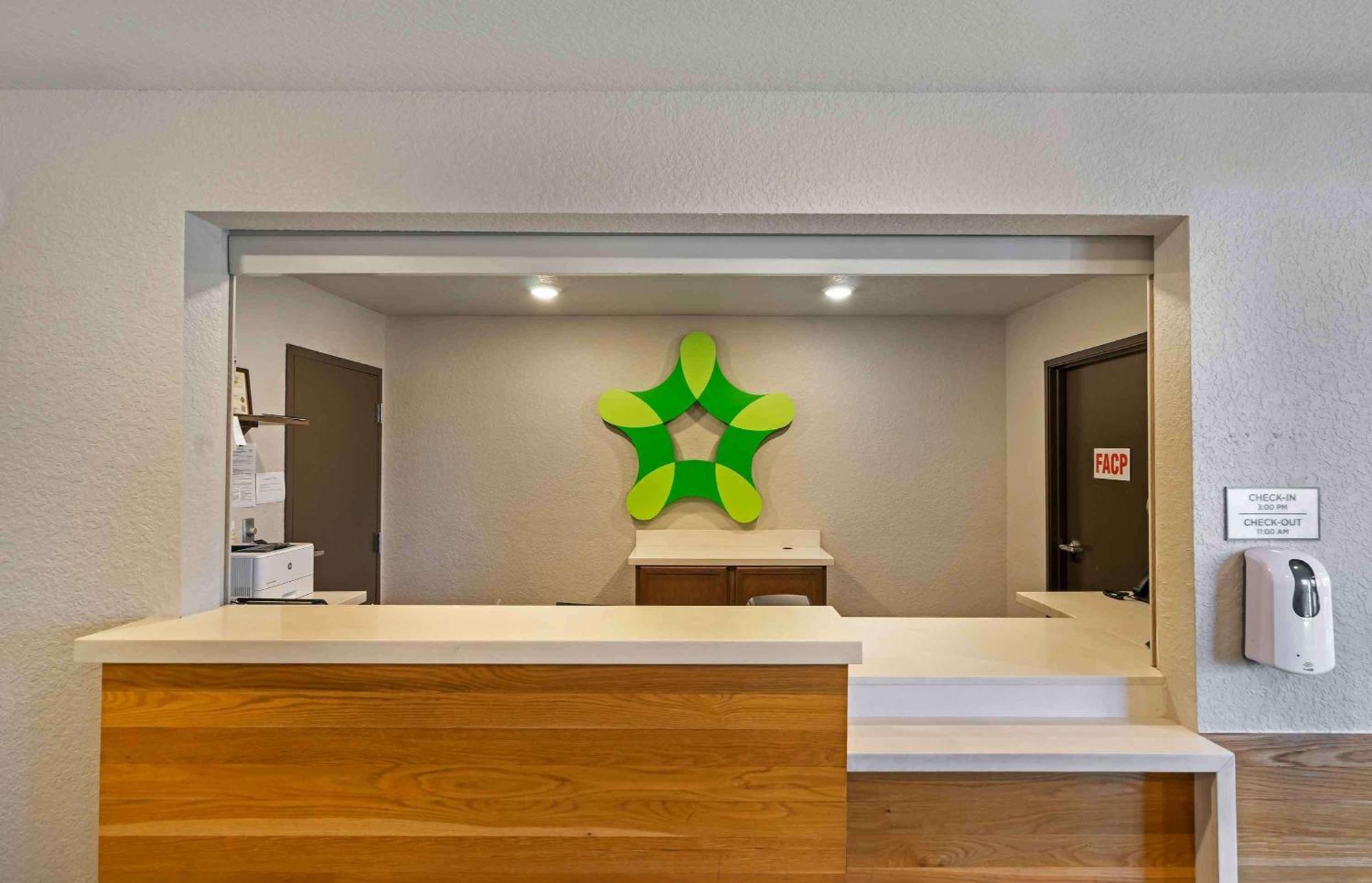 Extended Stay America Select Suites - Tampa - Brandon - East Heartland Экстерьер фото