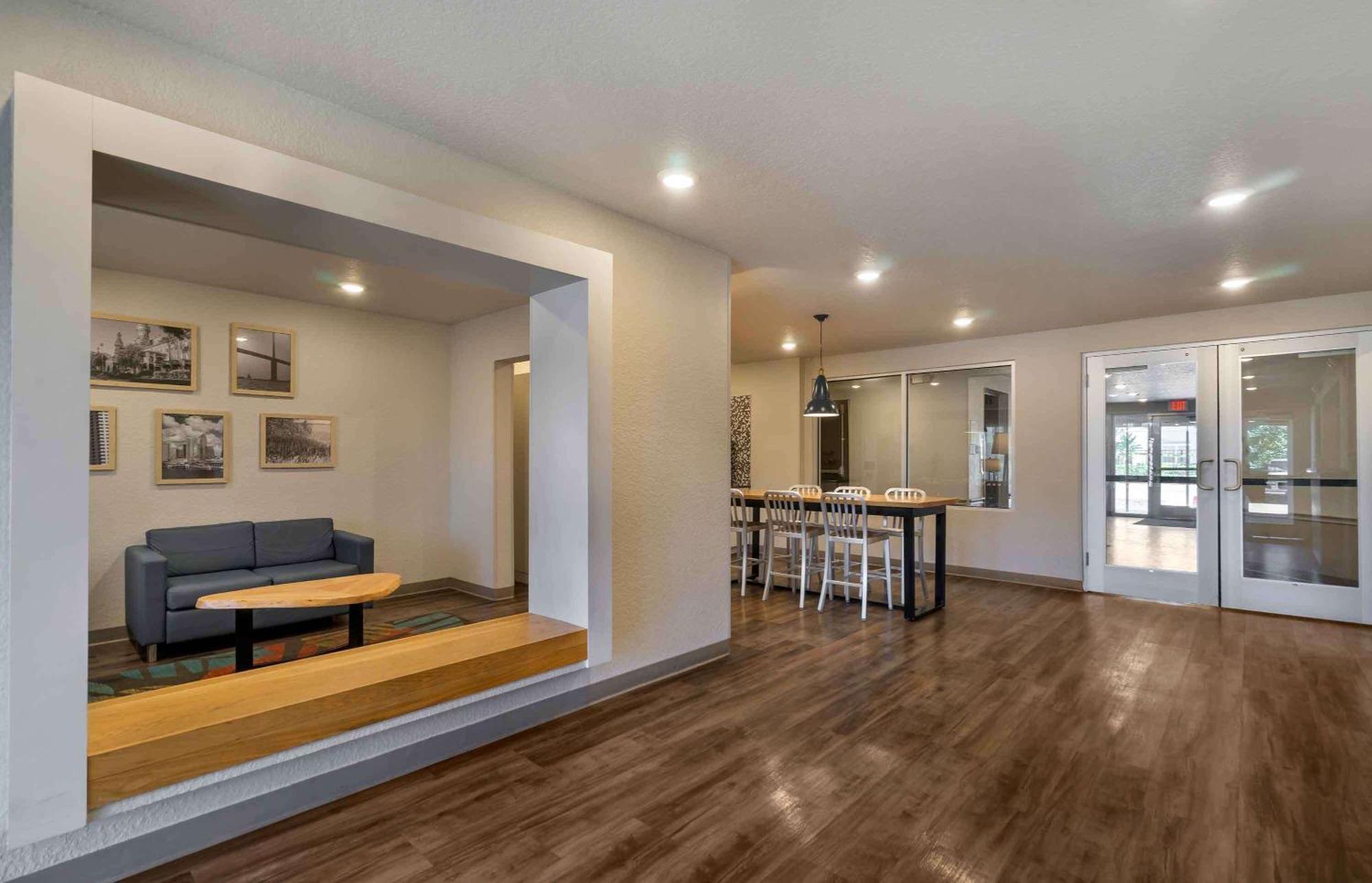 Extended Stay America Select Suites - Tampa - Brandon - East Heartland Экстерьер фото