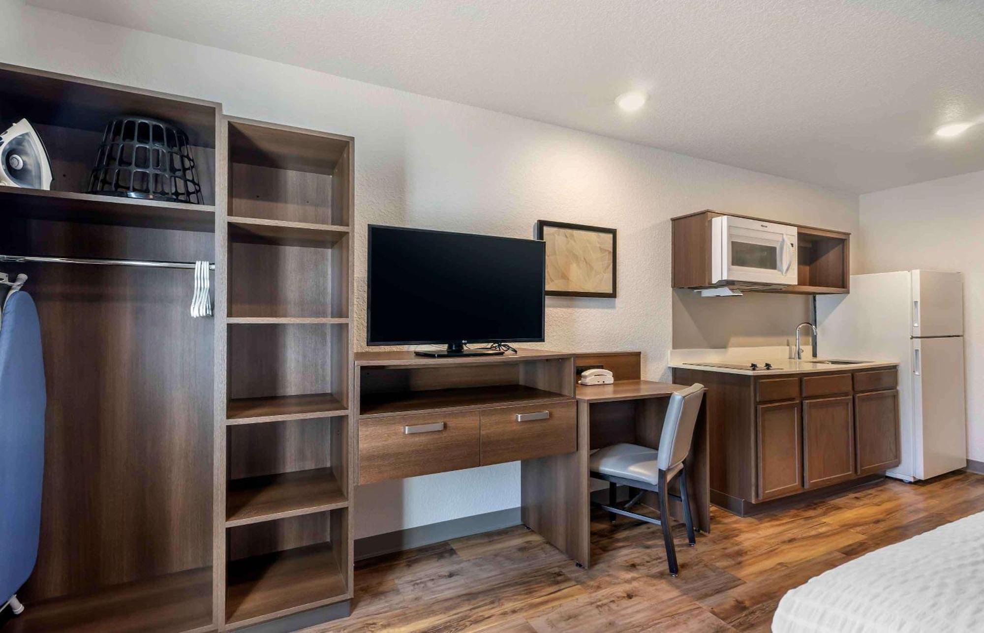 Extended Stay America Select Suites - Tampa - Brandon - East Heartland Экстерьер фото