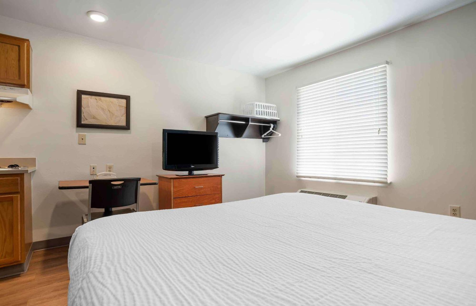 Extended Stay America Select Suites - Tampa - Brandon - East Heartland Экстерьер фото