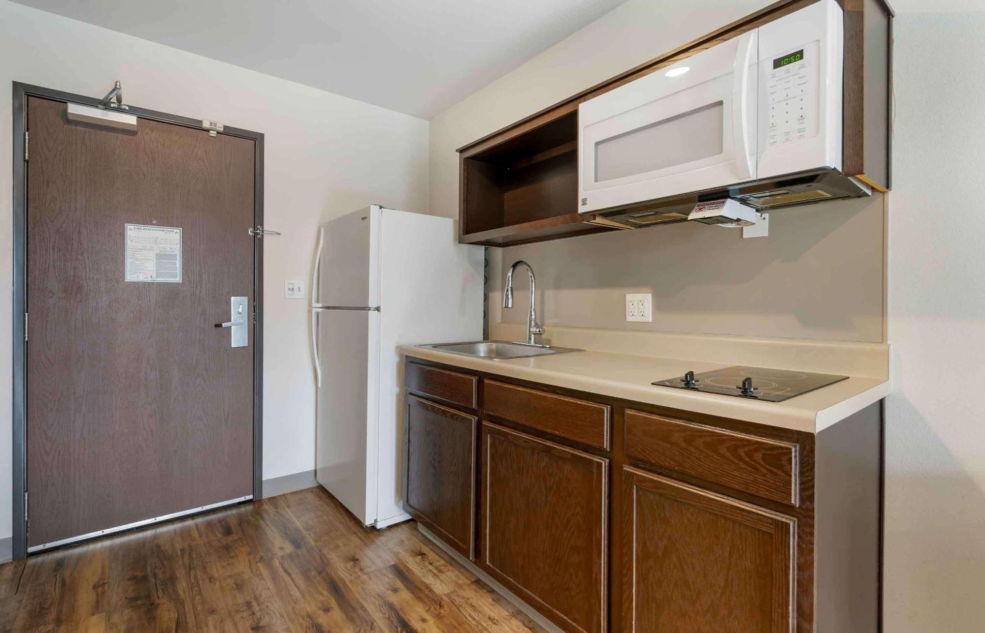 Extended Stay America Select Suites - Tampa - Brandon - East Heartland Экстерьер фото